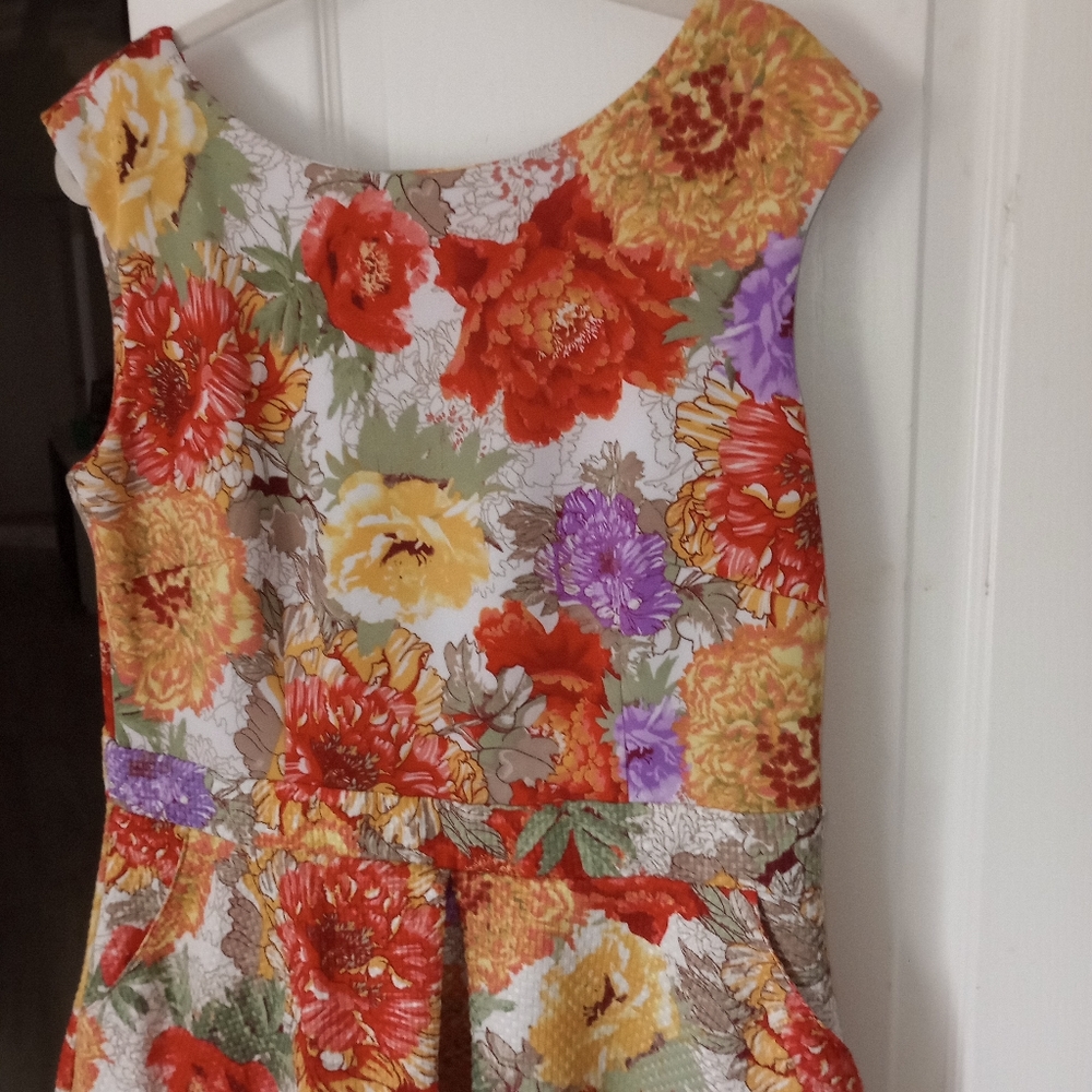 Danny & Nicole floral dress - Picture 2 of 8